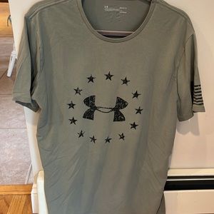Mens Under Armour t-shirt Large